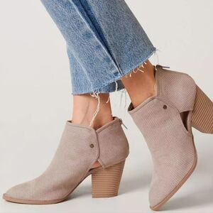NWOT - QUPID | Preston Faux Suede Ankle Boots | Taupe | US Womens Size 9